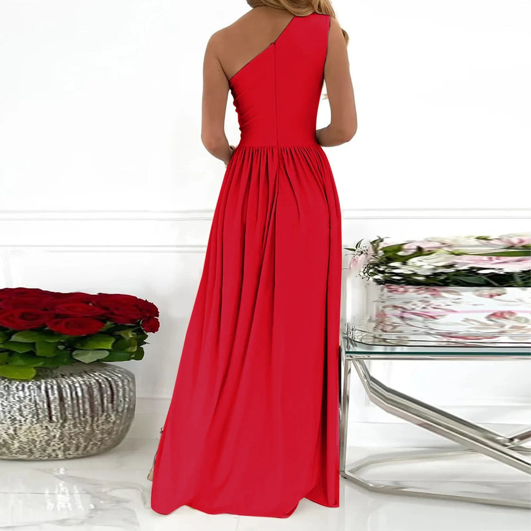 Velavie - One Shoulder Jurk Met Hoge Split En Luxe Look