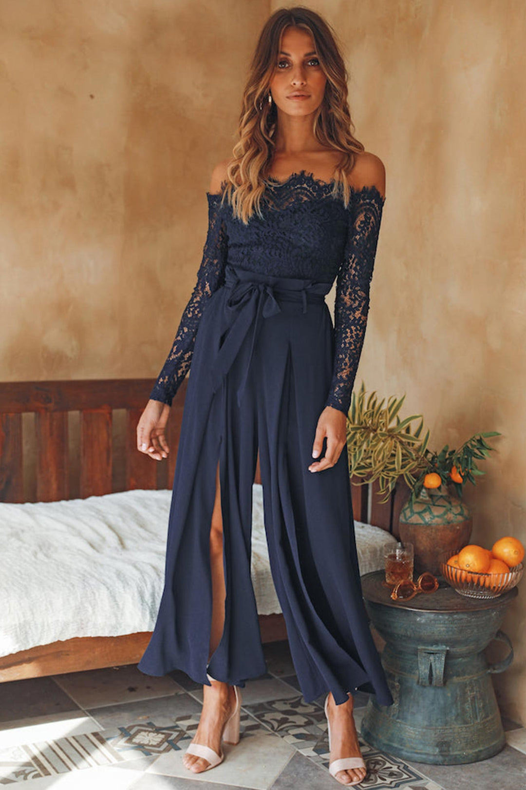 Velavie - Off Shoulder Jumpsuit Met Kant En Hoge Split