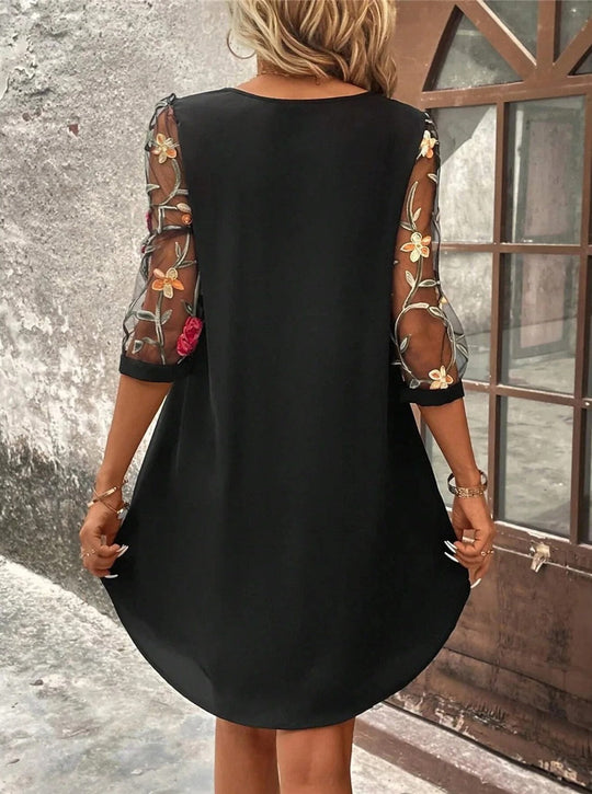 Naomi - Elegante Jurk met Kanten Mouwen